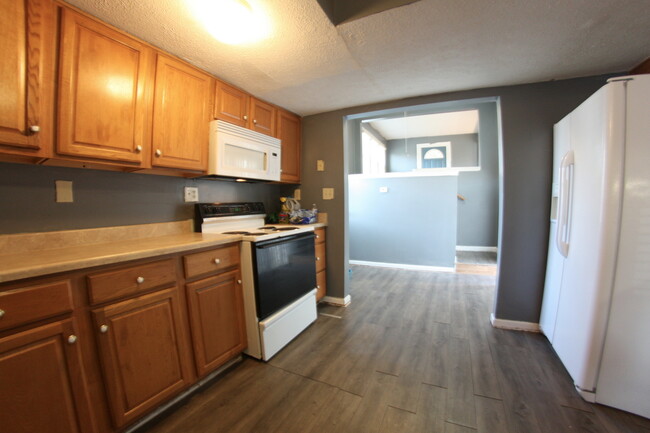 Kitchen-2 - 2314 Howey Rd