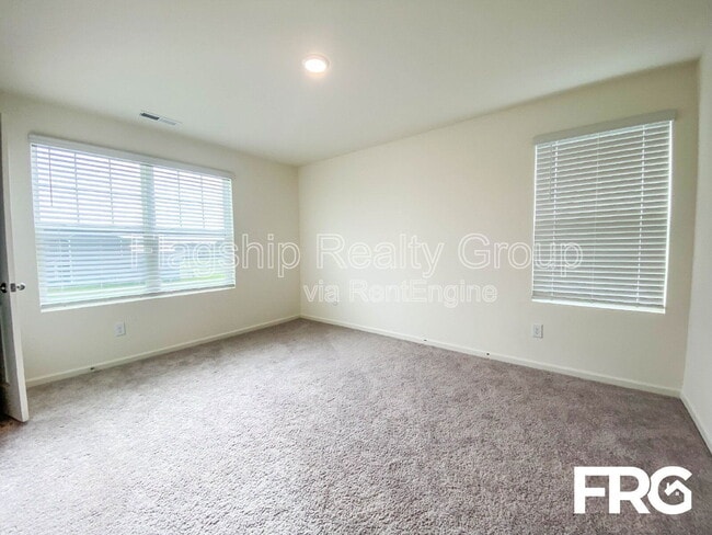 Building Photo - 300 Kenison Way
