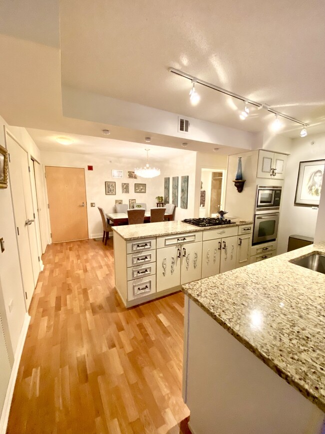 Building Photo - 9725 Woods Dr