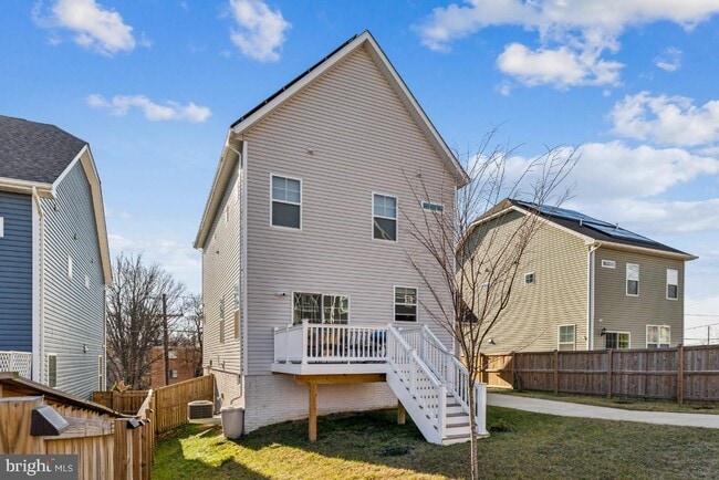 Building Photo - 1333 Eastern Ave NE