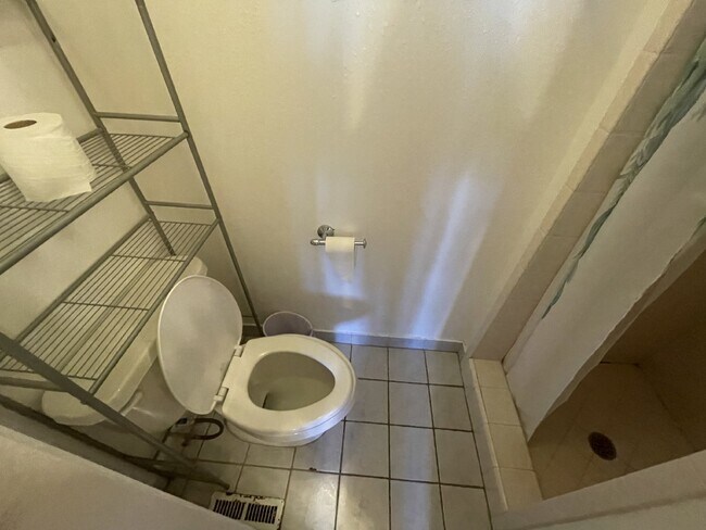 Building Photo - Spacious 6-Bed Oasis with Finished Basement & Cozy Fireplace.