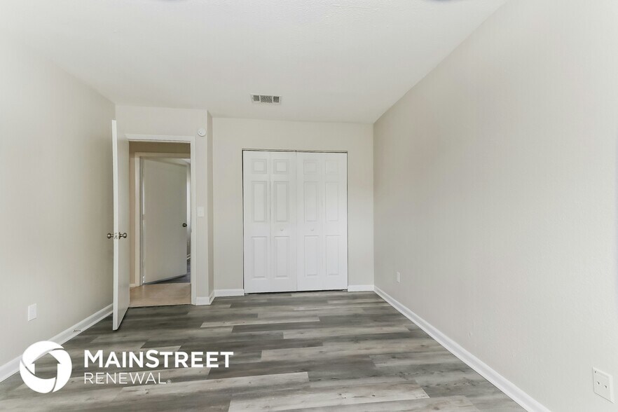 Building Photo - 349 SW Cherryhill Rd