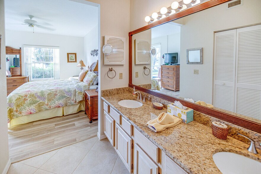 Building Photo - 9851 Costa Mesa Ln