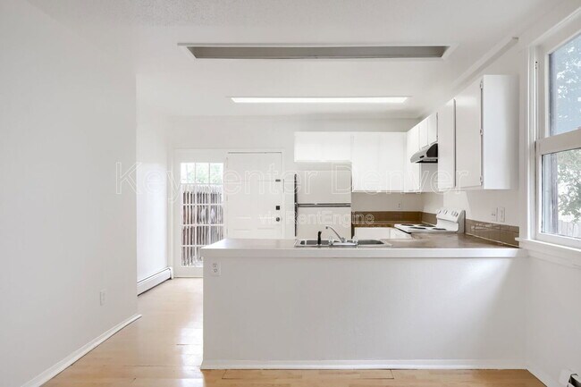 Building Photo - 1118 6th St