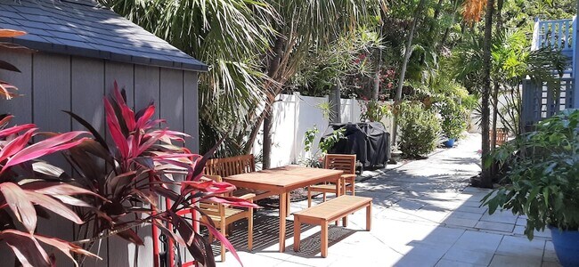 Building Photo - 3015 Seville St