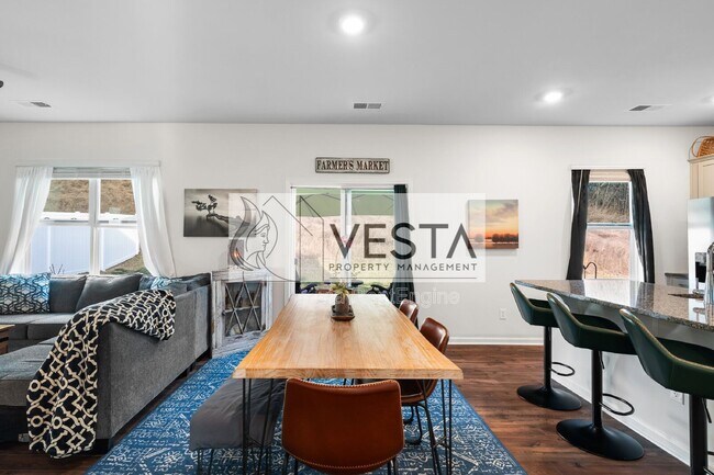 Building Photo - 575 Country Oak Dr