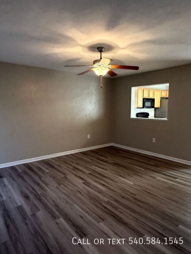 Building Photo - 160 Gretchen Ct