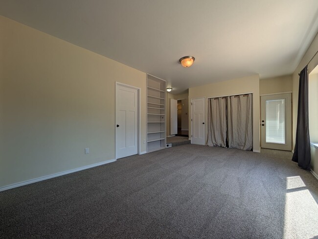 Building Photo - Wonderful 4-Bedroom, 2-Bath Home With Soli...