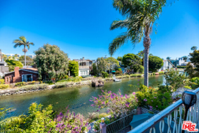 Building Photo - 225 Sherman Canal