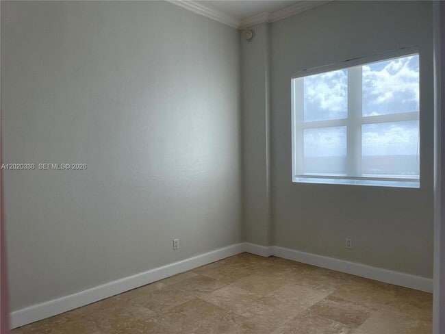 Building Photo - 14951 Royal Oaks Ln