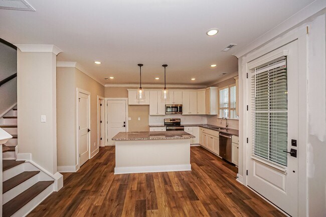 Building Photo - Brand New End-Unit Townhome | 3 BR/2.5BA | 1-Car Garage | Near Downtown Mooresville