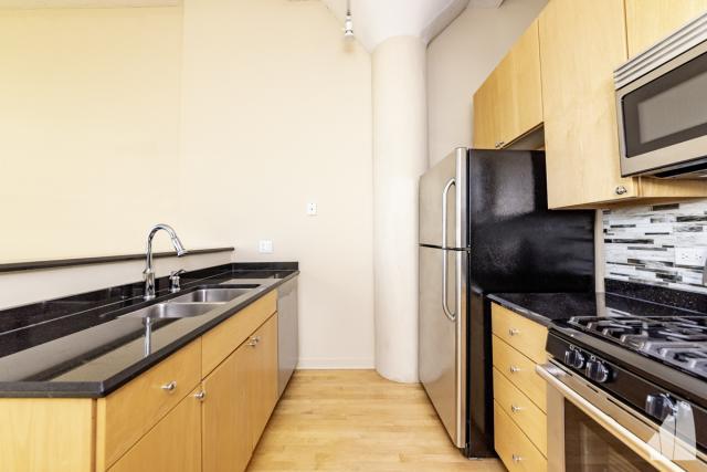 Building Photo - 2 bedroom in Chicago IL 60657