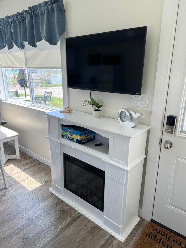 Building Photo - 11 Rapoza St