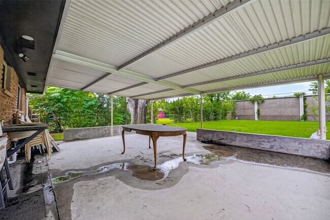 Building Photo - 5803 Greencraig Dr