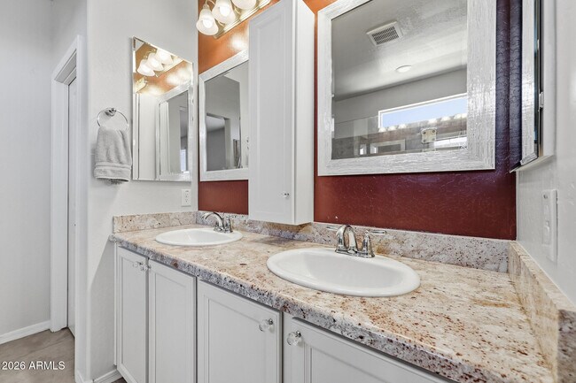 Building Photo - 12644 W Nogales Dr