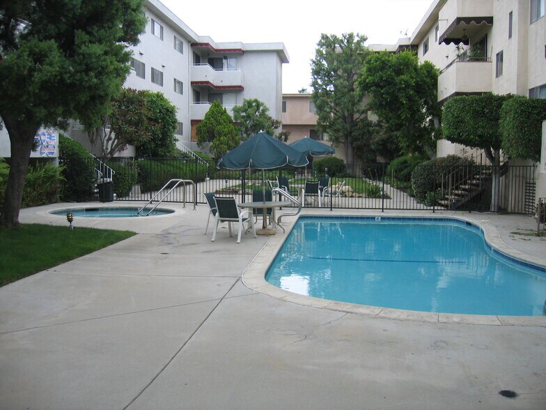 Building Photo - 5353 Yarmouth Ave