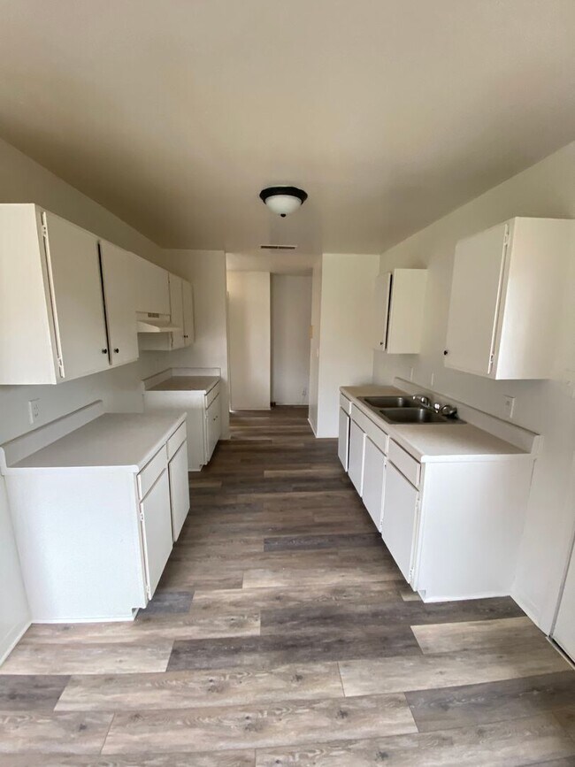 Building Photo - 3/1 in Shelby, NC close to Hwy 74 and uptown Shelby