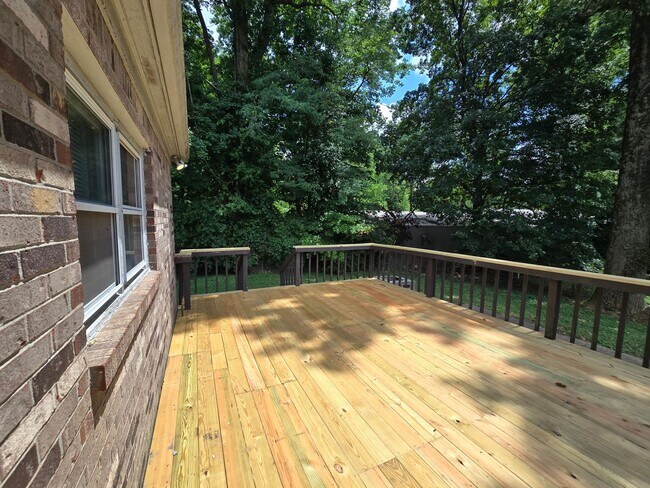 Building Photo - Brick Ranch in the heart of Jeffersontown! Featuring hardwood styled floors, 3 Bedrooms, 1.5 Bath...