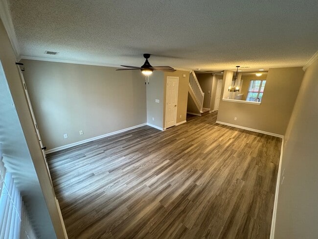 Building Photo - 10165 Forest Landing Dr