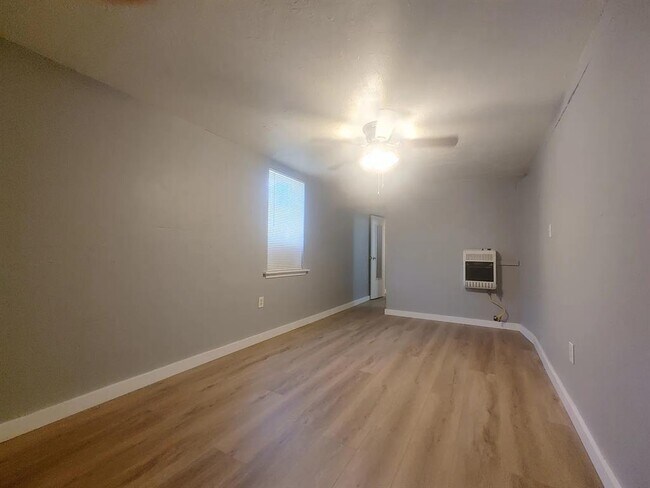 Building Photo - 1013 Elm Ave