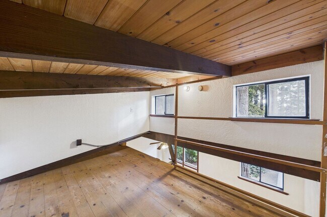 Building Photo - 2910 Greenbriar Ln