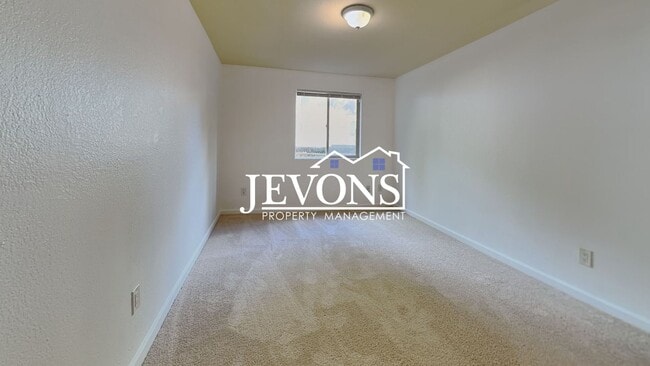 Building Photo - 2-bedroom home with water, sewer, and garb...