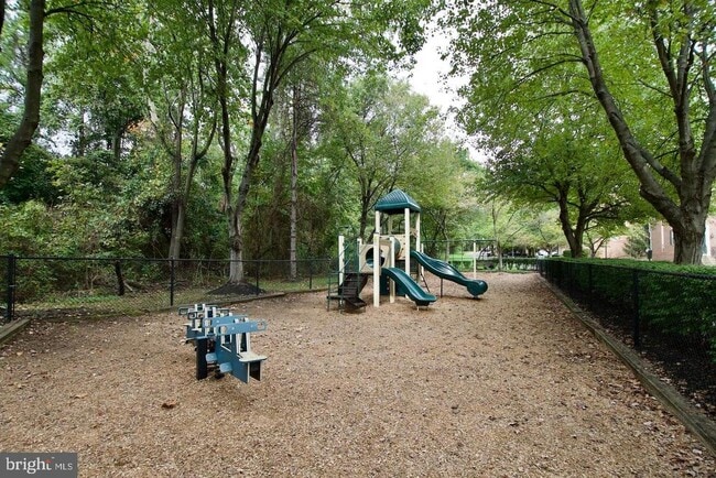 Building Photo - 1700 Peach Blossom Ct