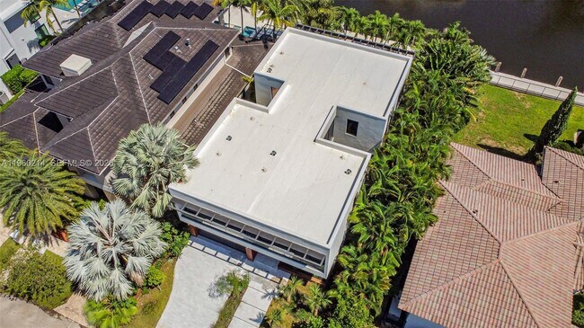 Building Photo - 620 Solar Isle Dr