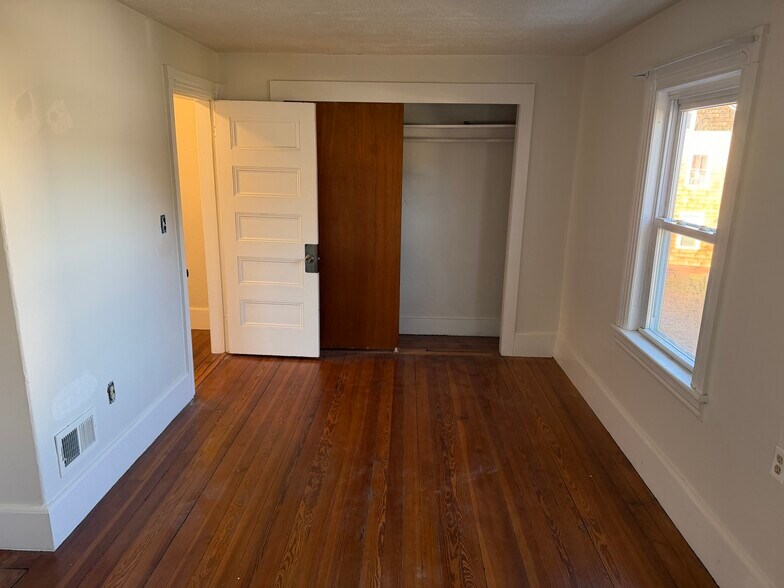 Building Photo - 15 Parsons St