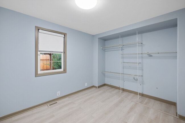 Building Photo - 5737 SE Harold St