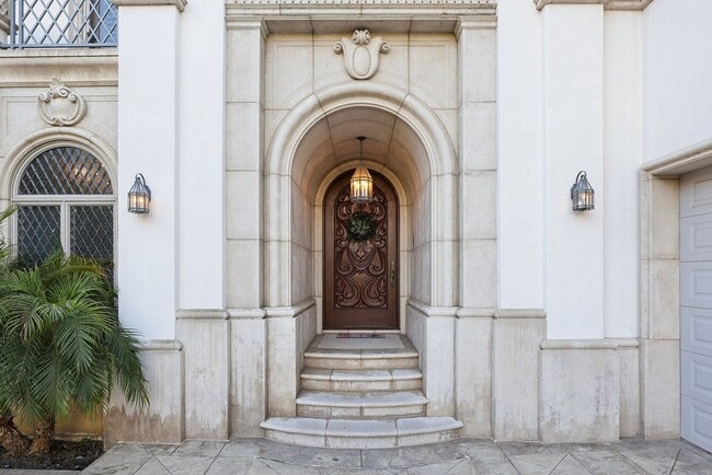 Building Photo - OCEAN VIEW CUSTOM BUILT LUXURY ESTATE