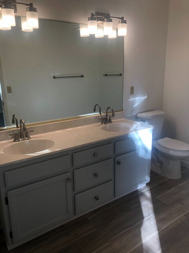 Building Photo - Desirable 3 Bedroom Townhouse on the Southside of Livermore