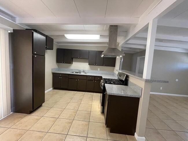 Building Photo - 1000 Mojave Dr