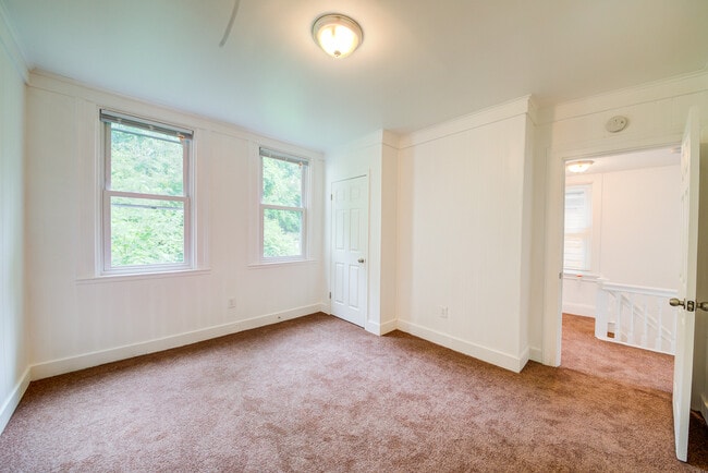 Building Photo - AVAILABLE AUGUST 2026 - RENOVATED 2+ Bedroom Home in MT. WASHINGTON!