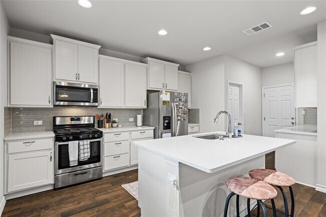 Building Photo - 7325 Loggia Pl