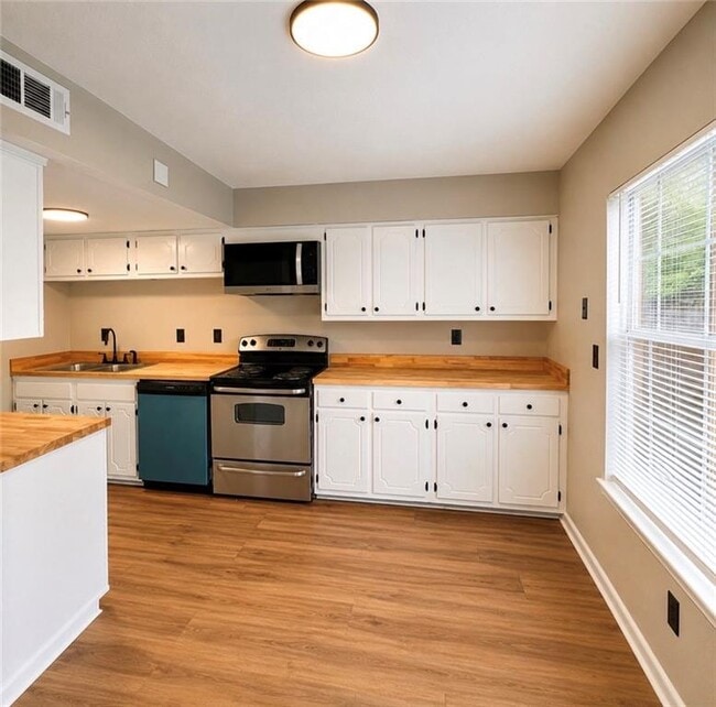 Building Photo - 3254 Strawberry Ln