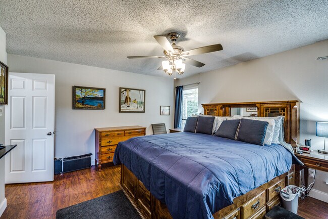 Building Photo - 1027 Hedgestone Dr