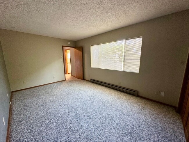 Building Photo - 2 Bedroom 1 Bathroom Home with Acreage in Town