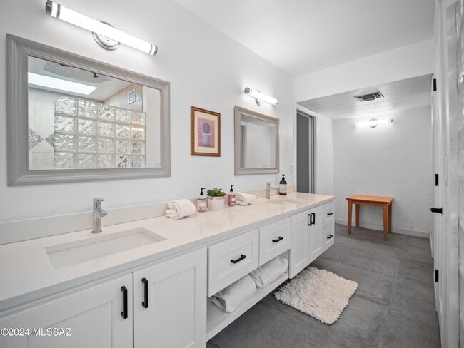 Building Photo - 5798 E Paseo Cimarron