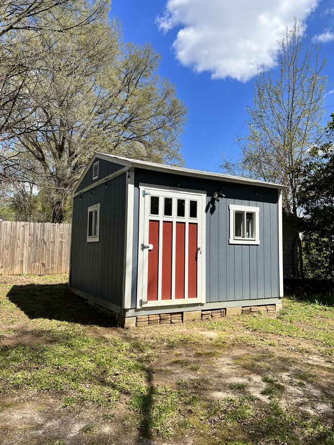 Building Photo - 3327 Emory Dr