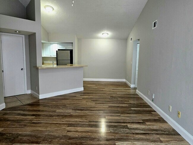 Building Photo - 4630 Commander Dr