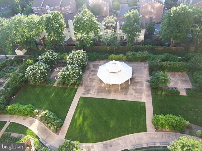 Building Photo - 5300 Holmes Run Pkwy