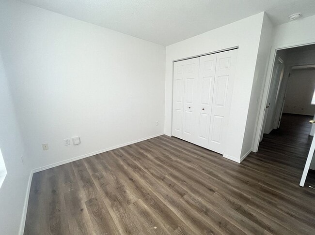 Building Photo - Leasing