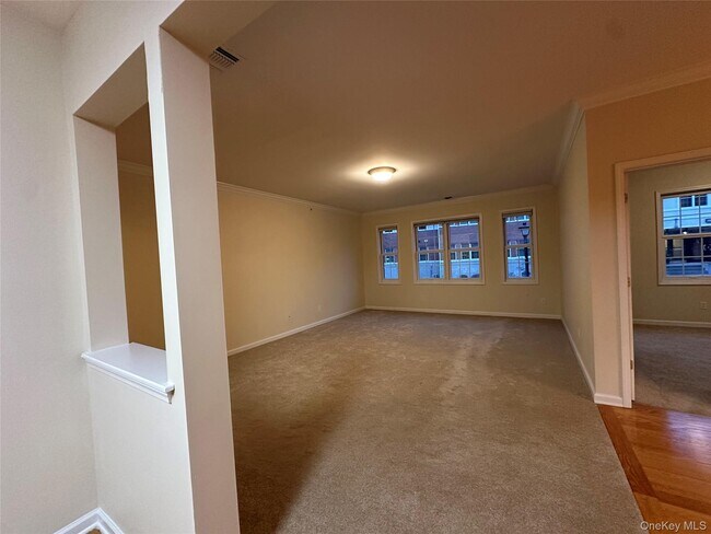 Building Photo - 75 Quaker Ave