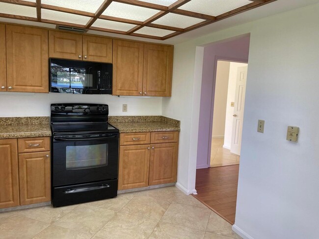 Building Photo - 420 Ashwood Pl