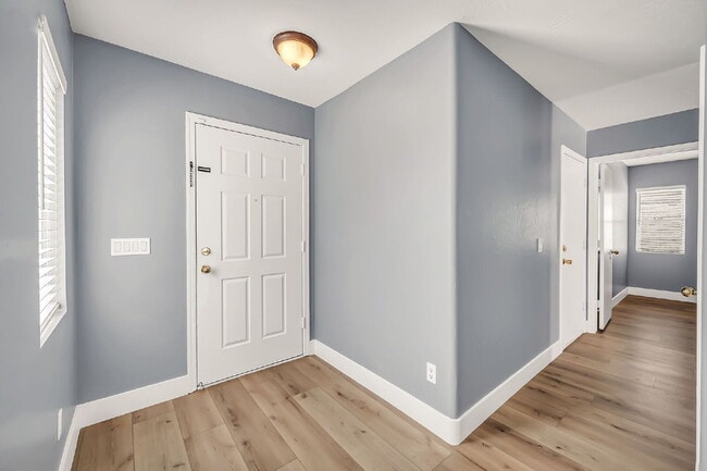 Building Photo - 2422 E Olivine Rd