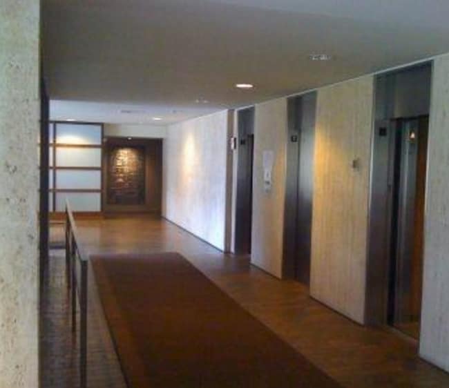 Building Photo - 5445 N Sheridan Rd