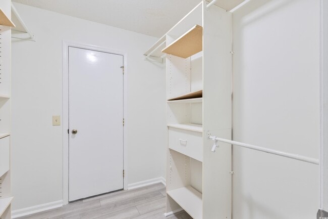 Building Photo - 2112 Brunswick Cir