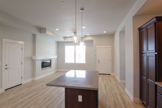 Building Photo - 1392 Bonhurst Dr