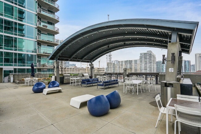 Building Photo - 943 Peachtree St NE